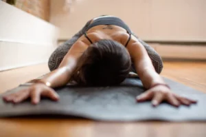 Ist-Yoga-gut-bei-Knieschmerzen